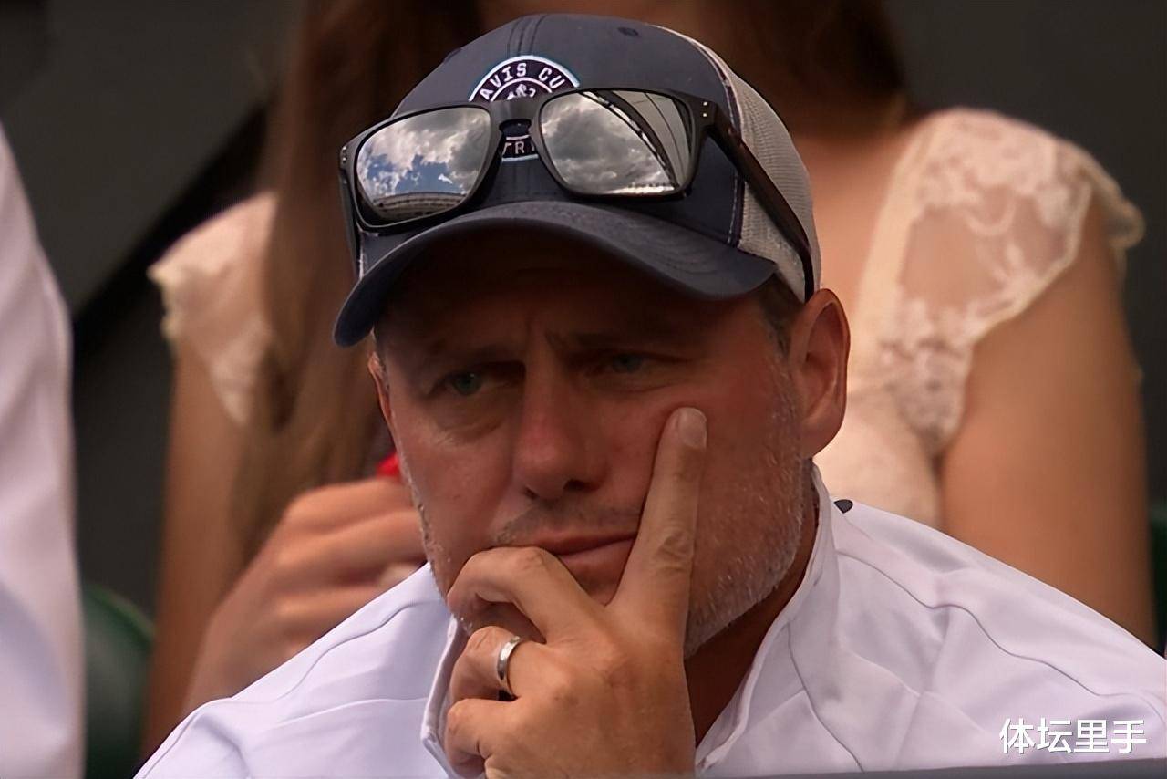 费德勒重返赛场，持续失利首场状态出色，切尔西观众沸腾！观众掌声雷动的简单介绍-爱游戏登录入口